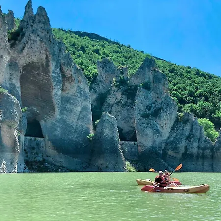 فندق Drive Point 3*